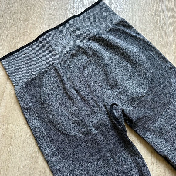 Victoria’s Secret leggings - Picture 4 of 5